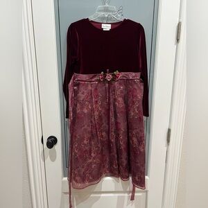 MAKE AN OFFER! 

Children’s holiday dress. Size 12